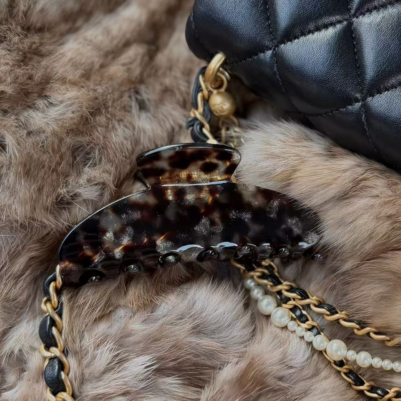 SIENNA TORTOISE CLAW CLIP