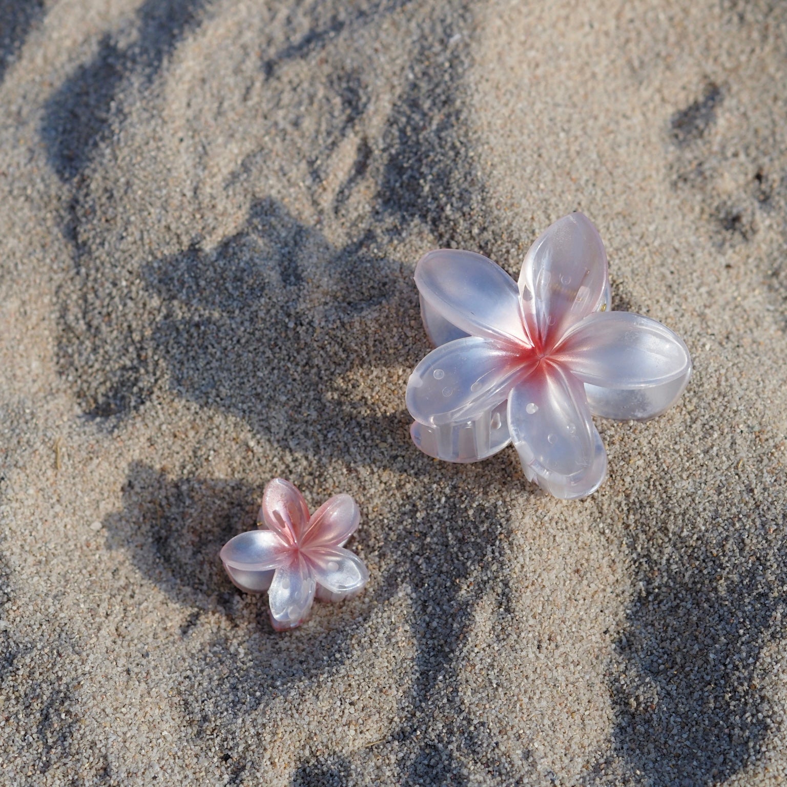 PEARL PETAL BLOOM CLIP