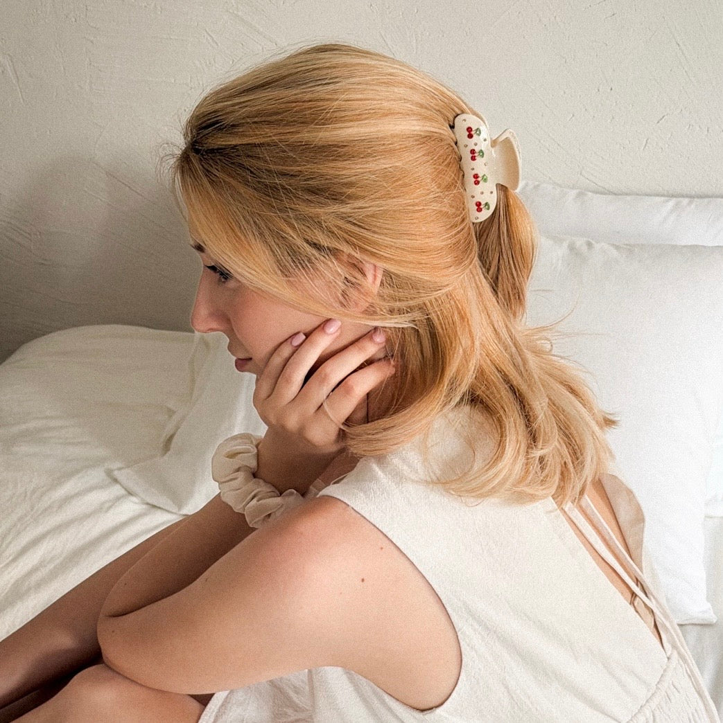 CHERRY CHARM CLAW CLIP