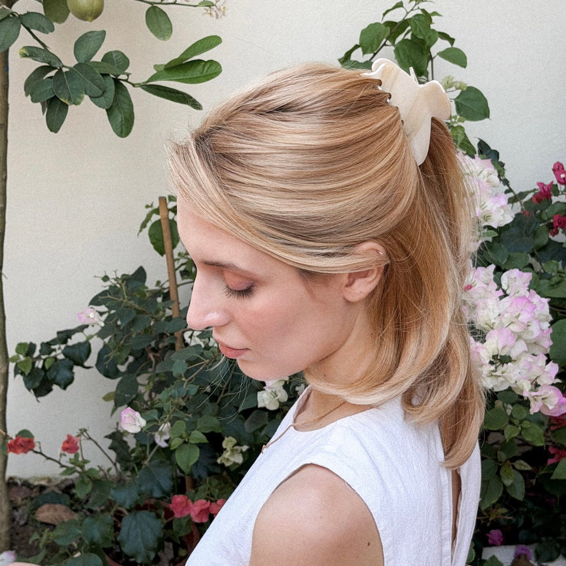 CREAM MARBLE CLAW CLIP