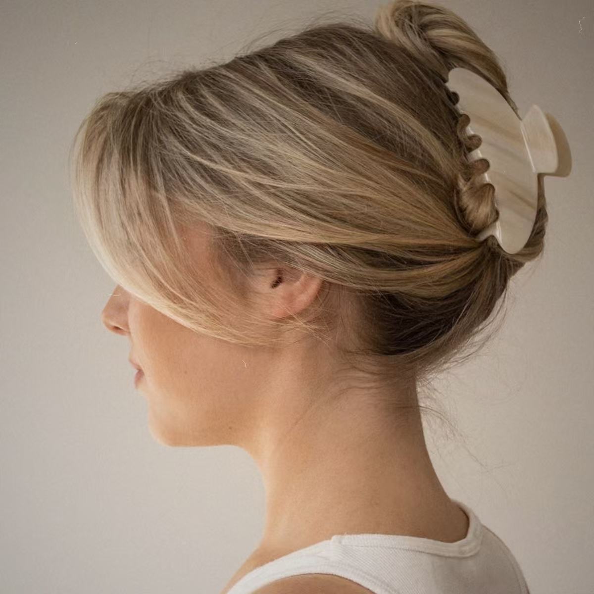 CREAM MARBLE CLAW CLIP